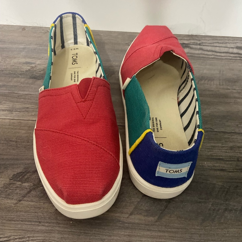 Women’s Toms